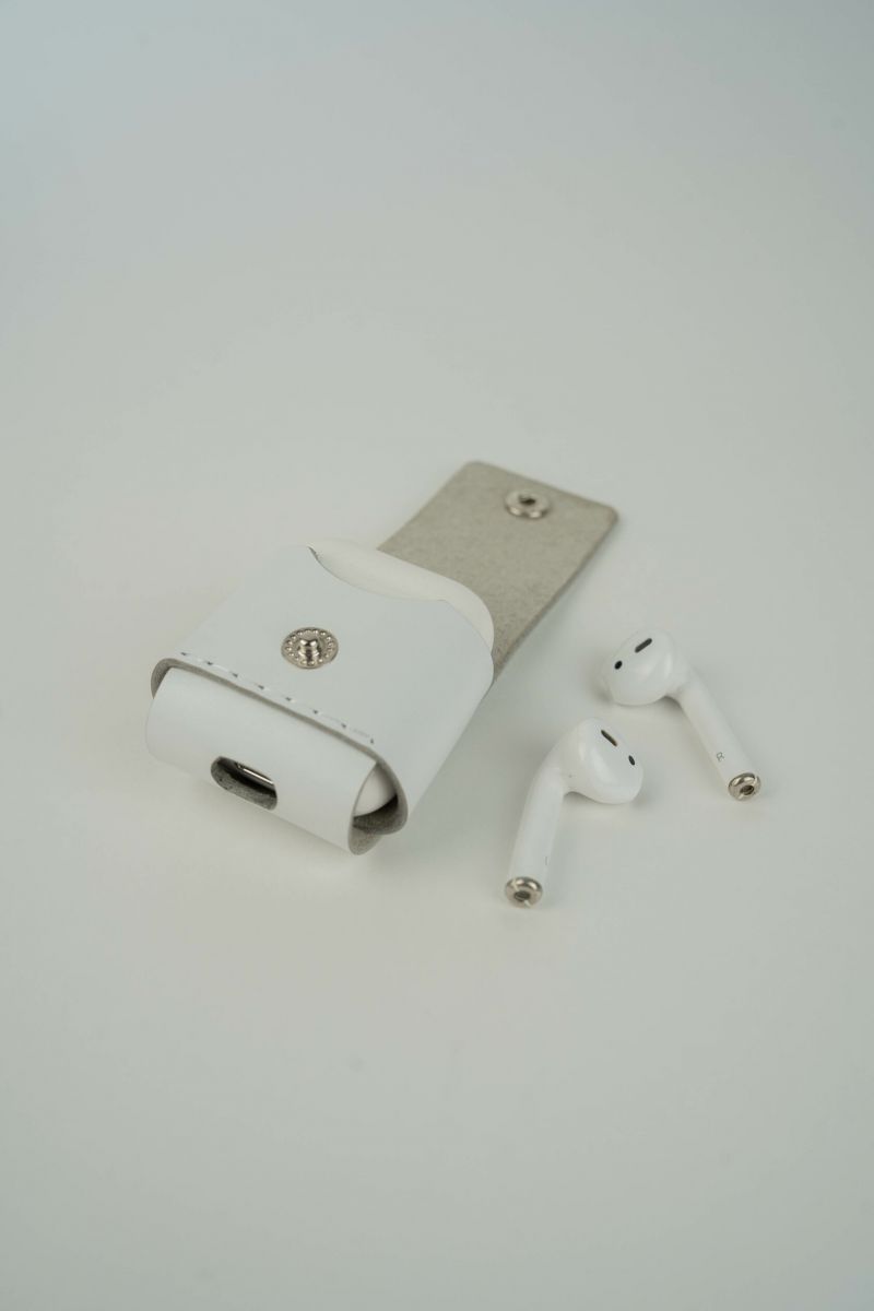 Чехол для Apple AirPods белый