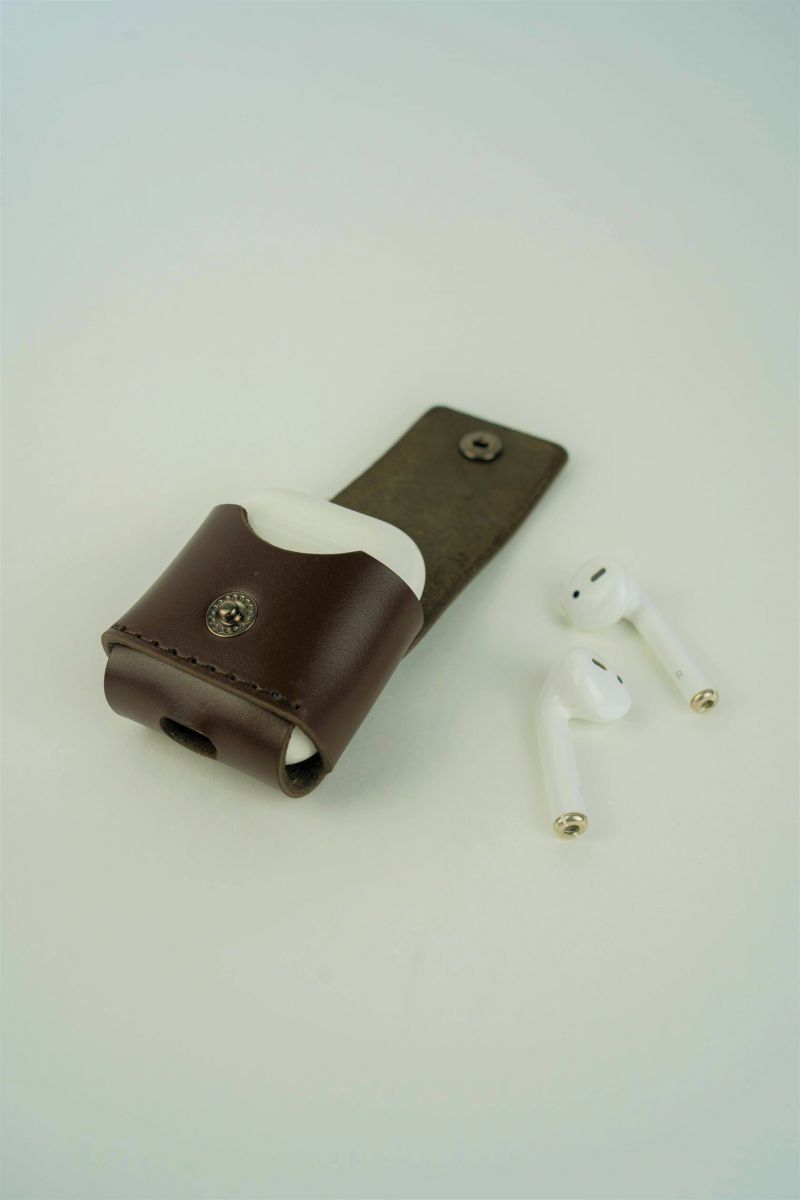 Чехол для Apple AirPods темно коричневый