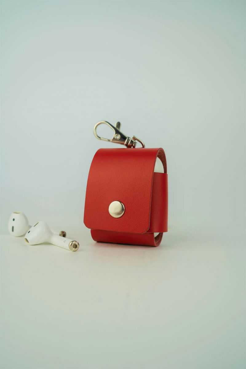 Чехол для Apple AirPods красный