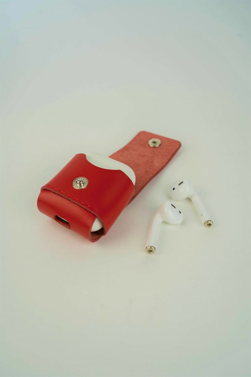 Чехол для Apple AirPods красный