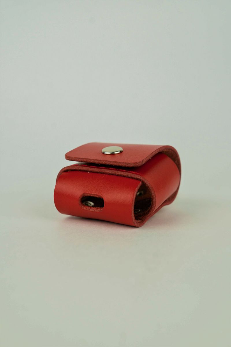 Чехол для Apple AirPods красный