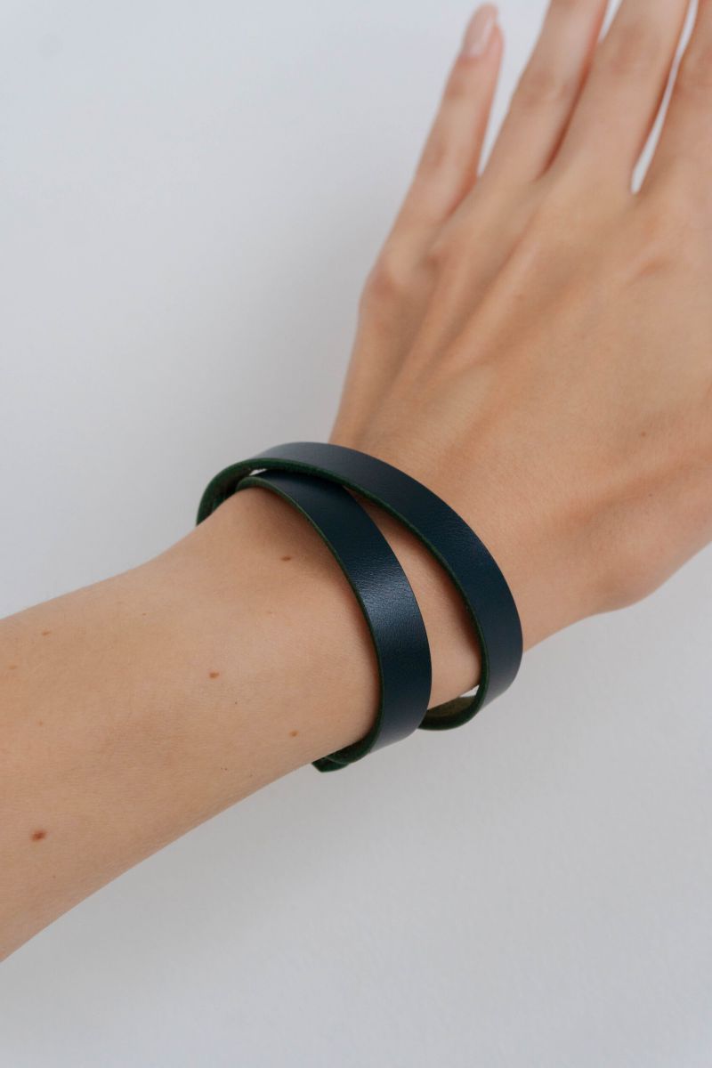 Браслет в два оборота темно зеленый