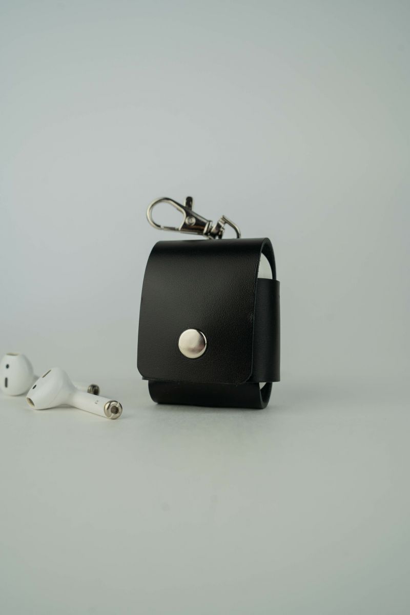 Чехол для Apple AirPods черный