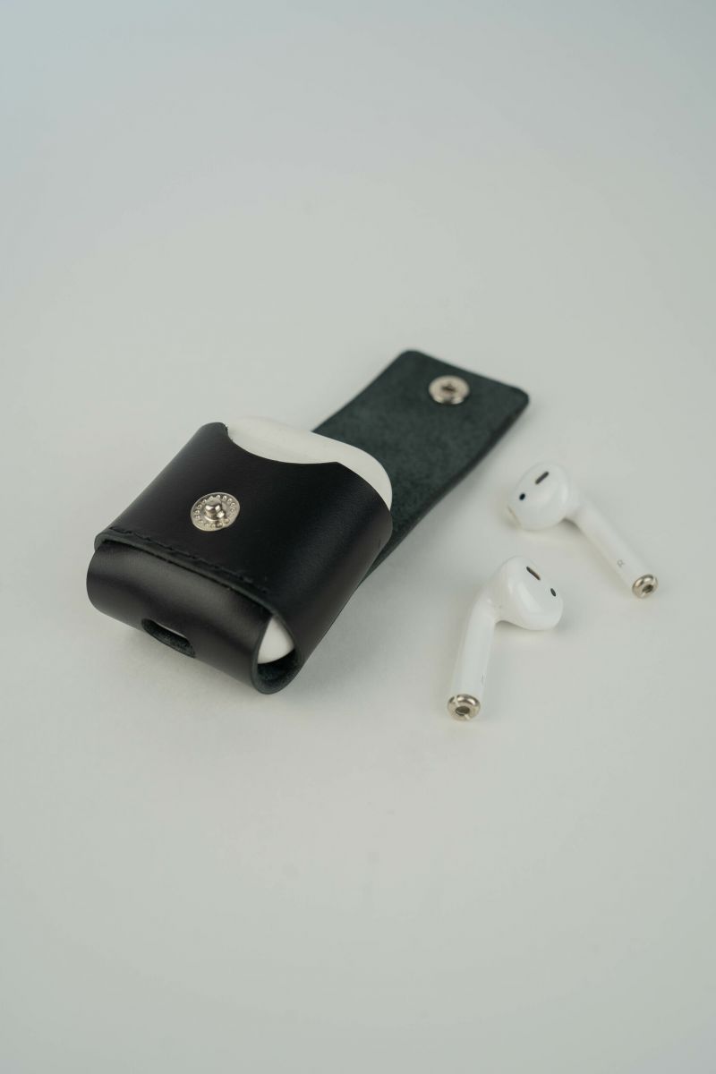 Чехол для Apple AirPods черный